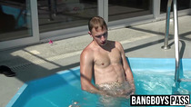 Big penis jerking time for muscular hunk at pool all alone