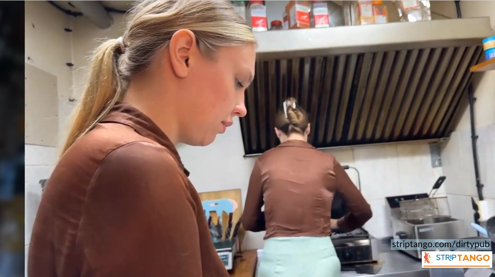 Woman masturbates real time. You Will Be Crazy About The Chat cam to cam free